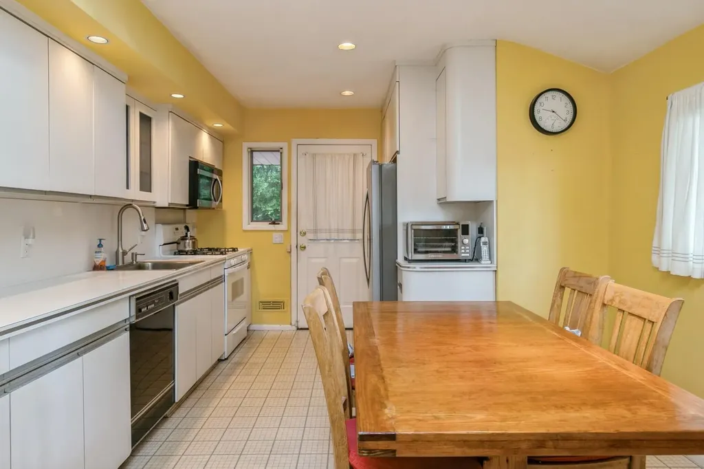 17 Sugarwood Lane Commack NY 11725