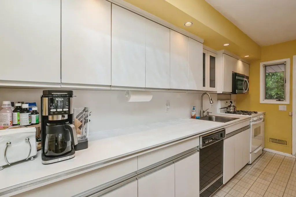 17 Sugarwood Lane Commack NY 11725