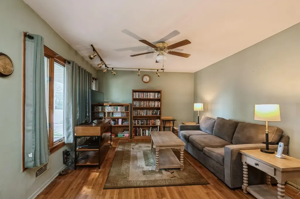 17 Sugarwood Lane Commack NY 11725
