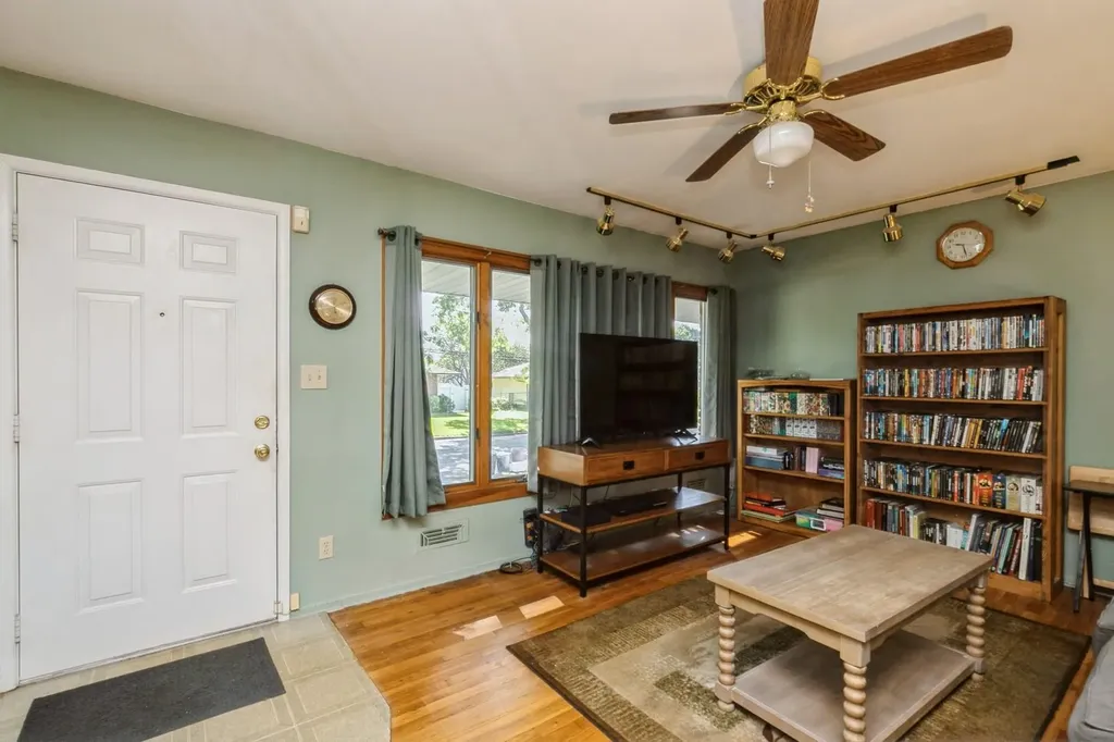 17 Sugarwood Lane Commack NY 11725