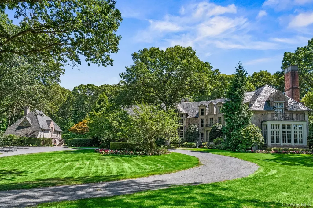 4 Red Fox Lane Upper Brookville NY 11545