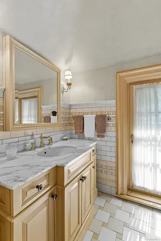 4 Red Fox Lane Upper Brookville NY 11545
