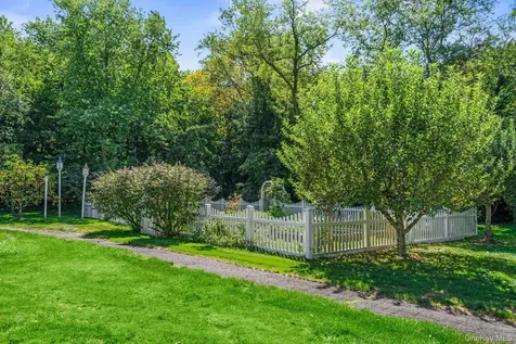 4 Red Fox Lane Upper Brookville NY 11545