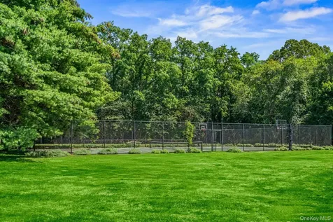 4 Red Fox Lane Upper Brookville NY 11545