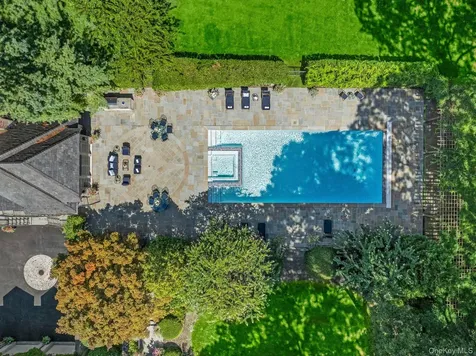 4 Red Fox Lane Upper Brookville NY 11545
