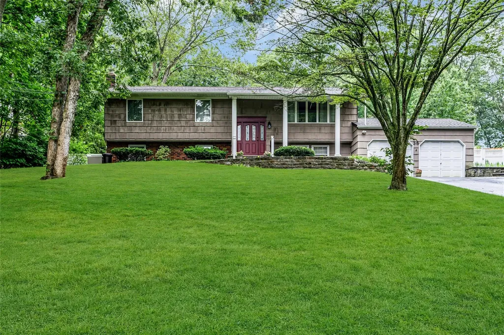 38 Mcarthur Lane Smithtown NY 11787
