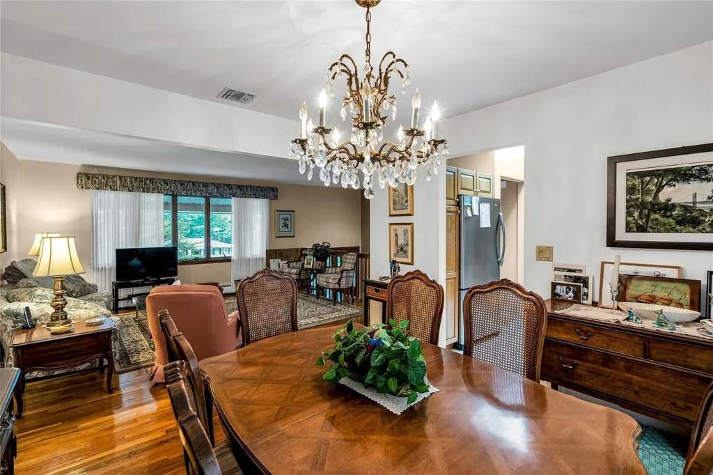 38 Mcarthur Lane Smithtown NY 11787