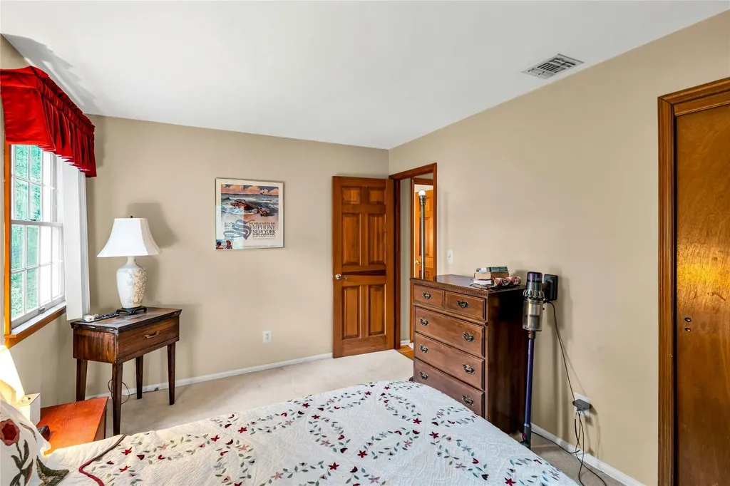 38 Mcarthur Lane Smithtown NY 11787