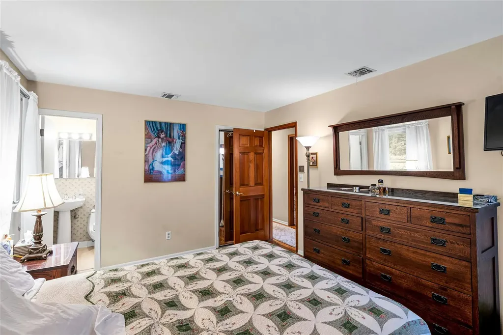 38 Mcarthur Lane Smithtown NY 11787