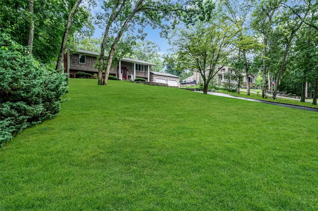 38 Mcarthur Lane Smithtown NY 11787