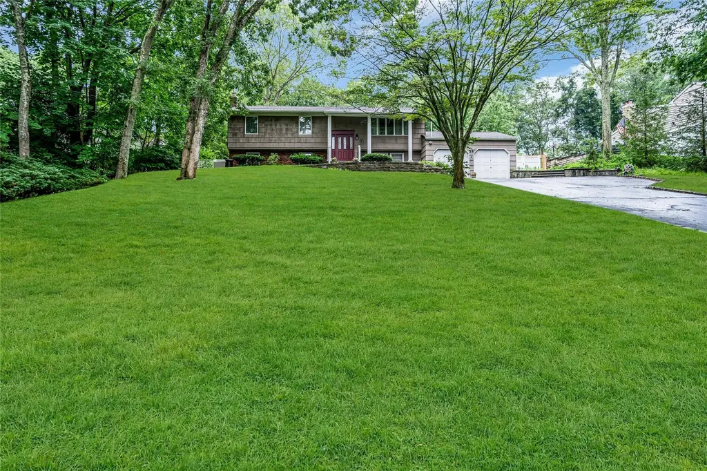 38 Mcarthur Lane Smithtown NY 11787