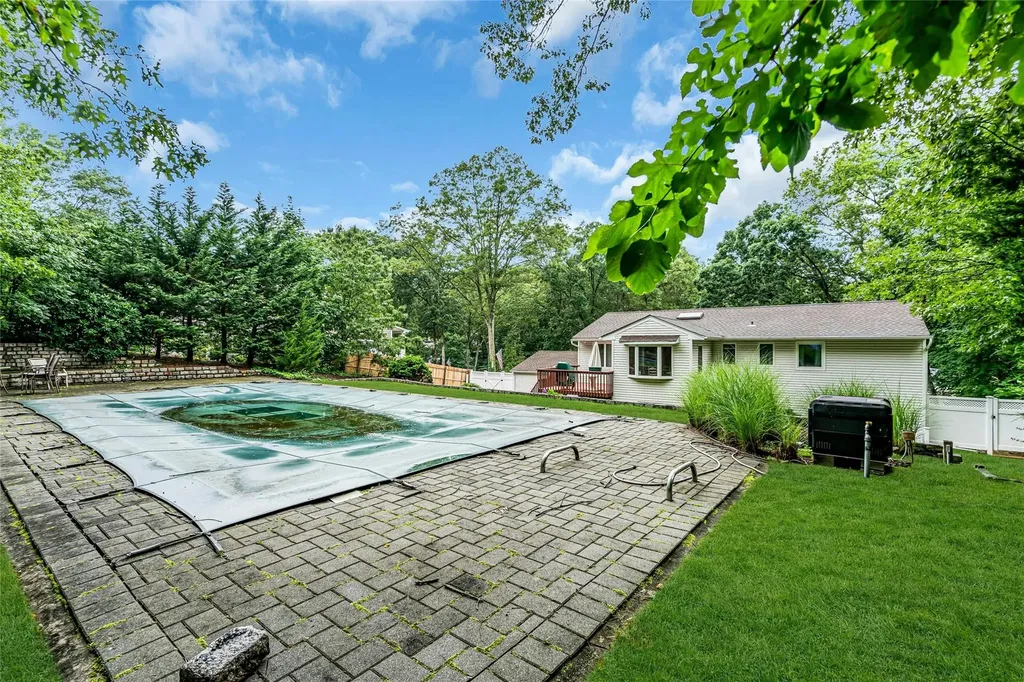 38 Mcarthur Lane Smithtown NY 11787