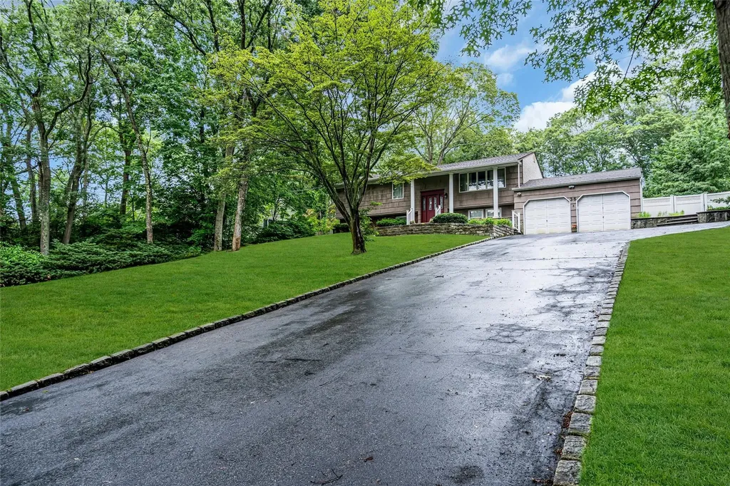 38 Mcarthur Lane Smithtown NY 11787