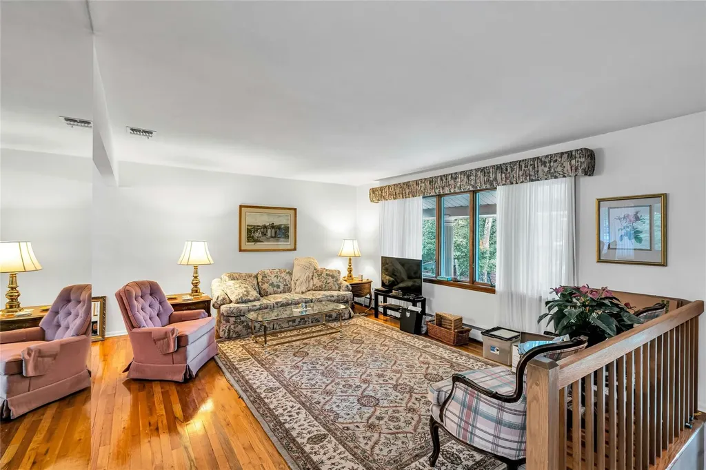 38 Mcarthur Lane Smithtown NY 11787