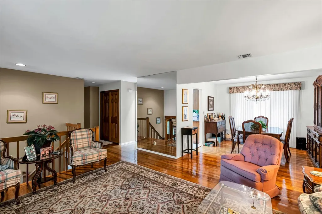 38 Mcarthur Lane Smithtown NY 11787