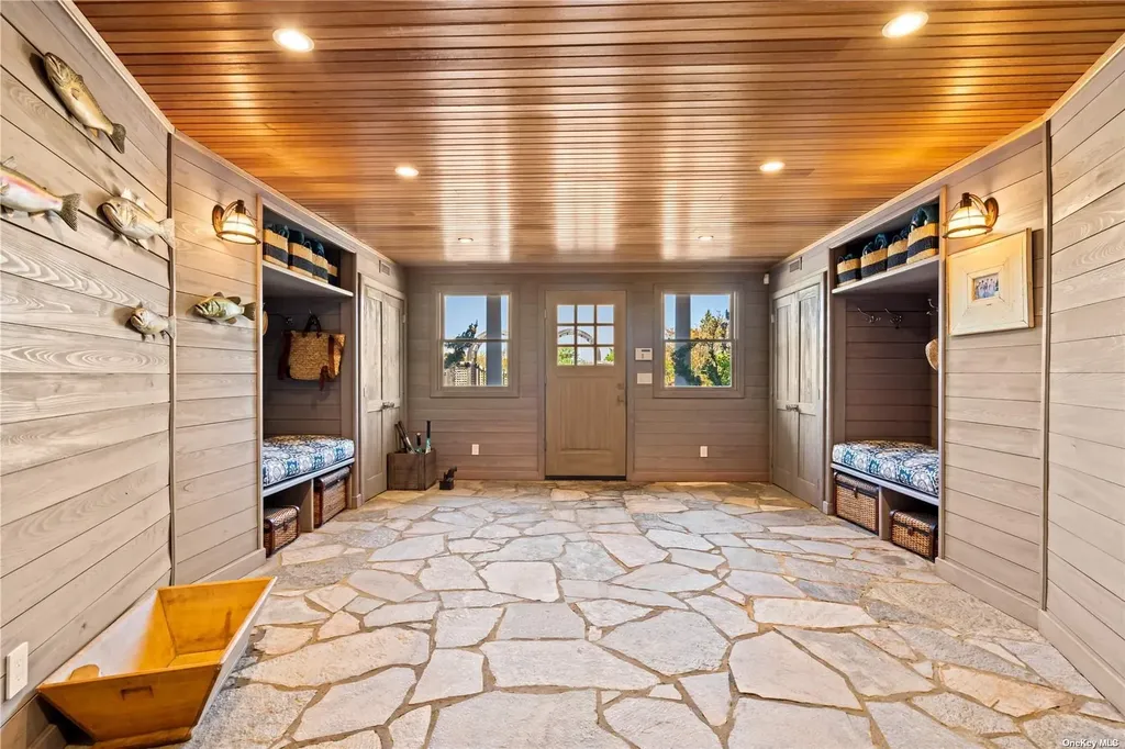 174 Dune Road Quogue NY 11959