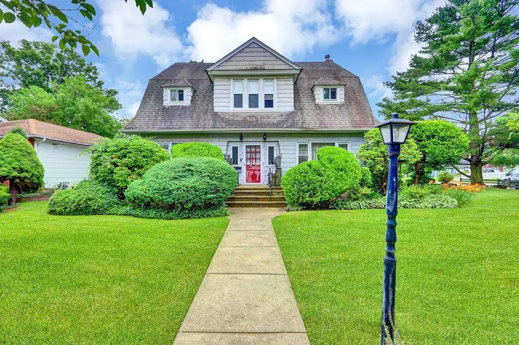 313 Pine Street Freeport NY 11520
