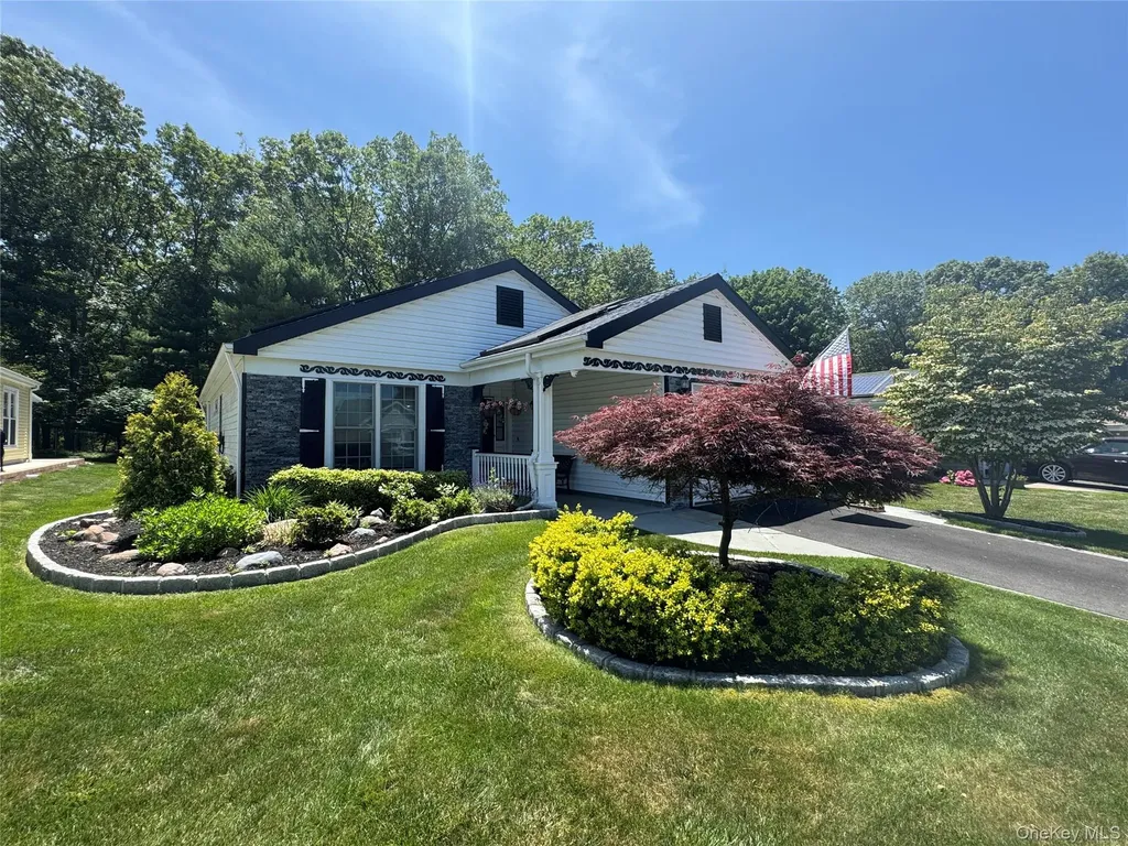 525 Cranston Lane Ridge NY 11961