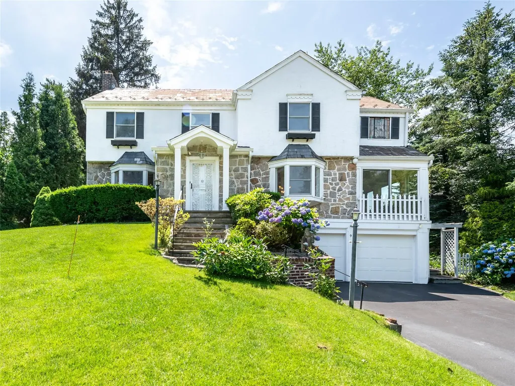 91 Pickwick Road Manhasset NY 11030