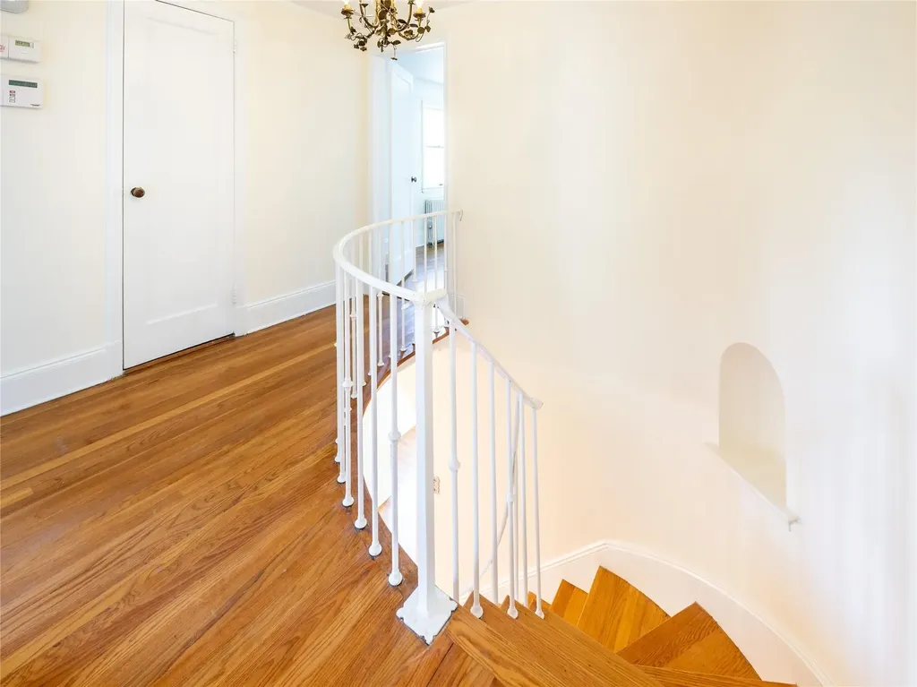 91 Pickwick Road Manhasset NY 11030