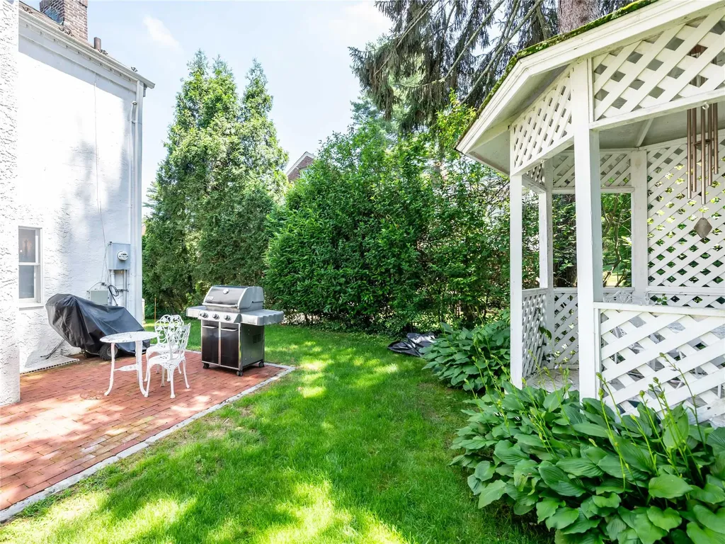 91 Pickwick Road Manhasset NY 11030