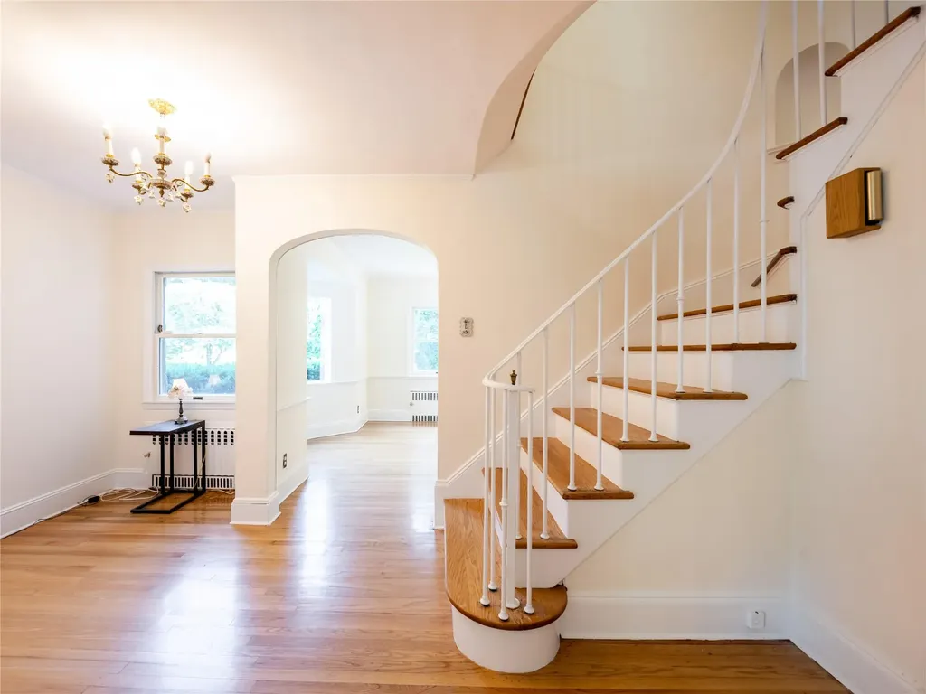 91 Pickwick Road Manhasset NY 11030
