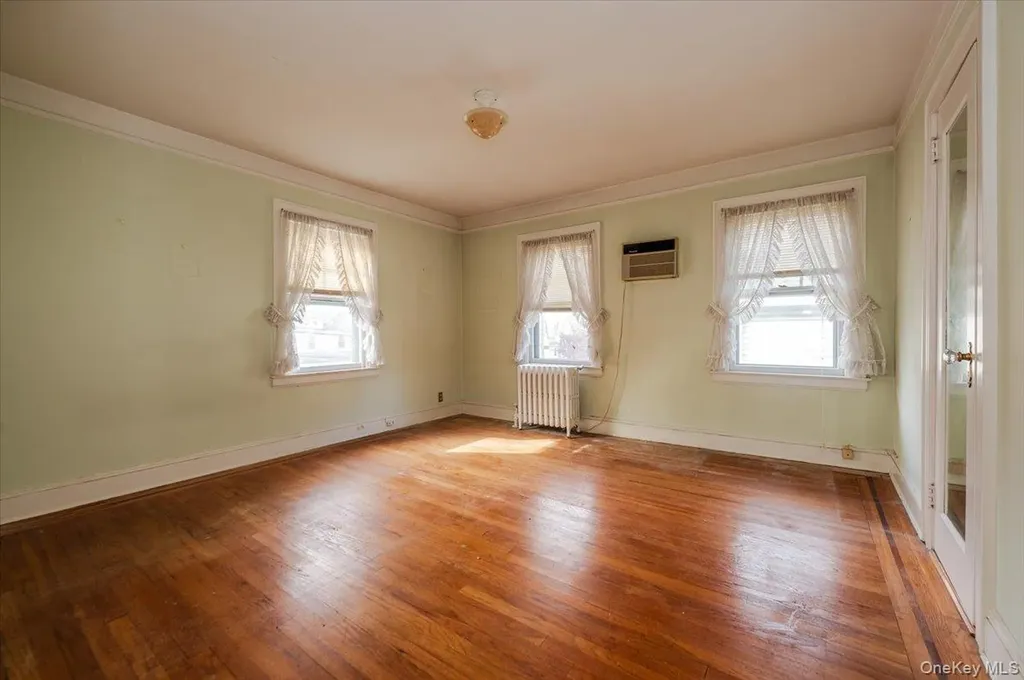 4627 Jayson Avenue Great Neck NY 11020