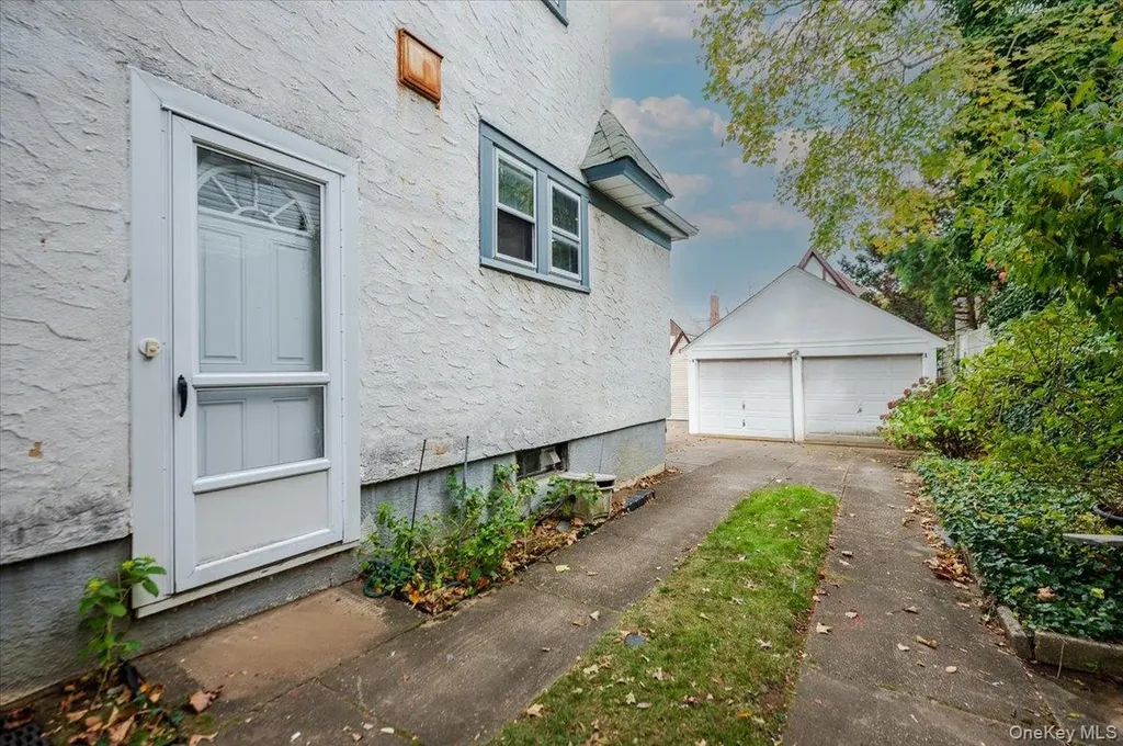 4627 Jayson Avenue Great Neck NY 11020
