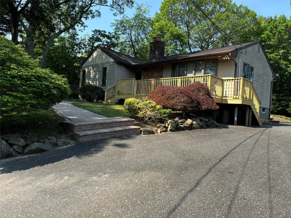 266 Adirondack Drive Selden NY 11784