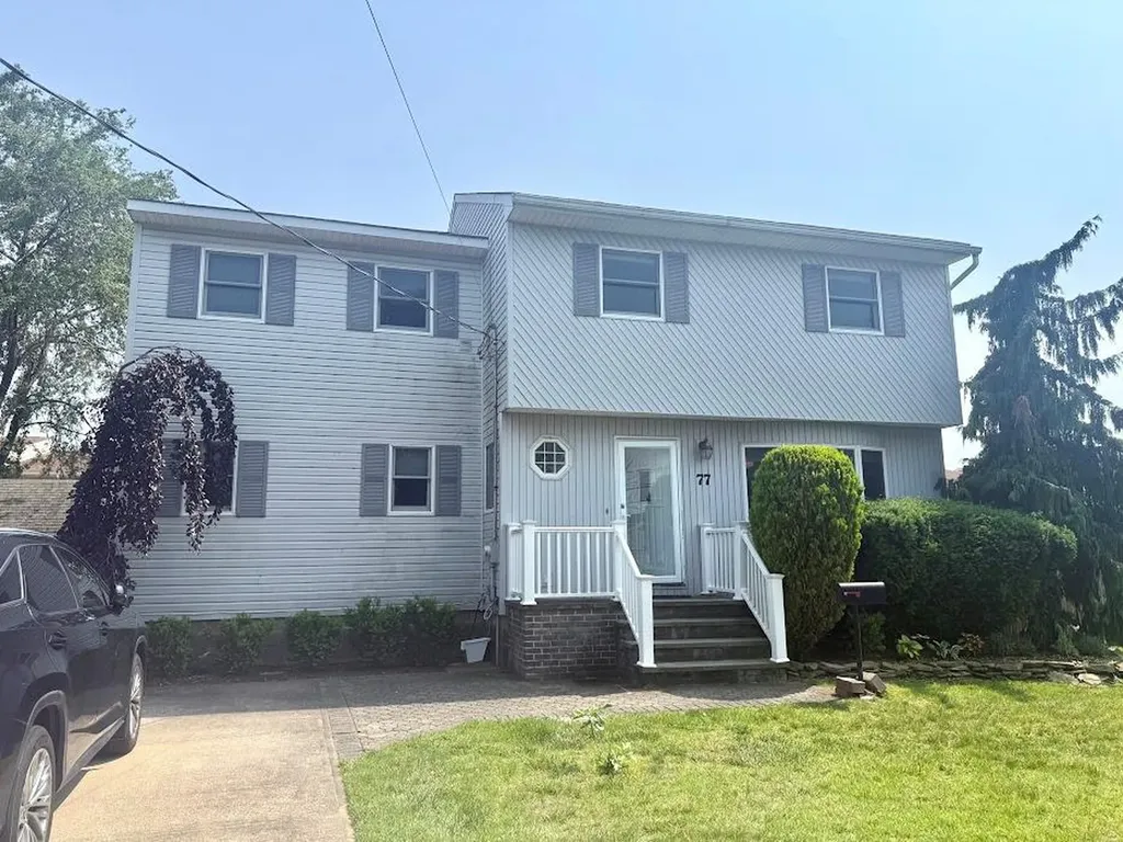 77 Hampton Place Freeport NY 11520