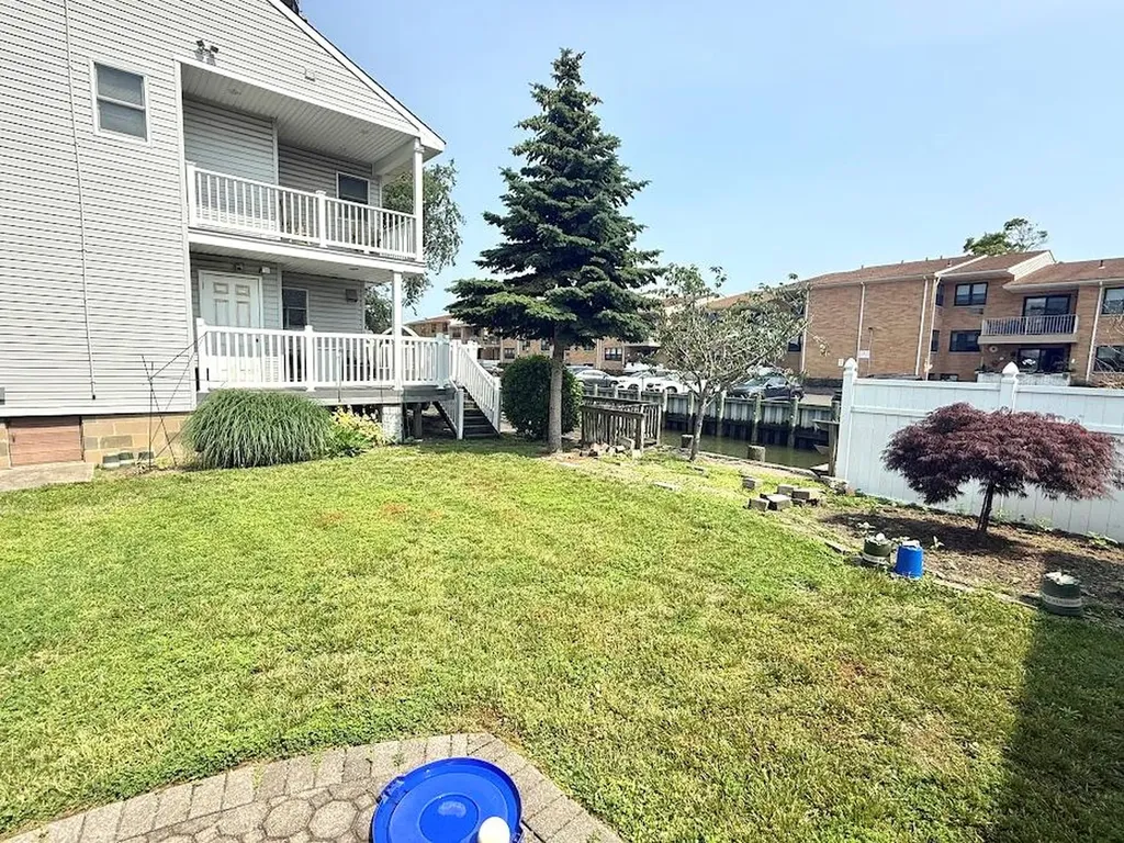 77 Hampton Place Freeport NY 11520