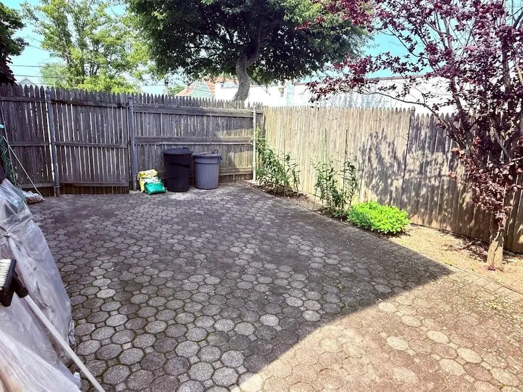 77 Hampton Place Freeport NY 11520