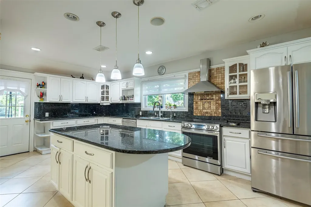 17 Hicks Lane Great Neck NY 11024