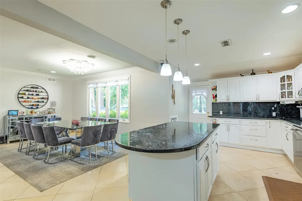 17 Hicks Lane Great Neck NY 11024