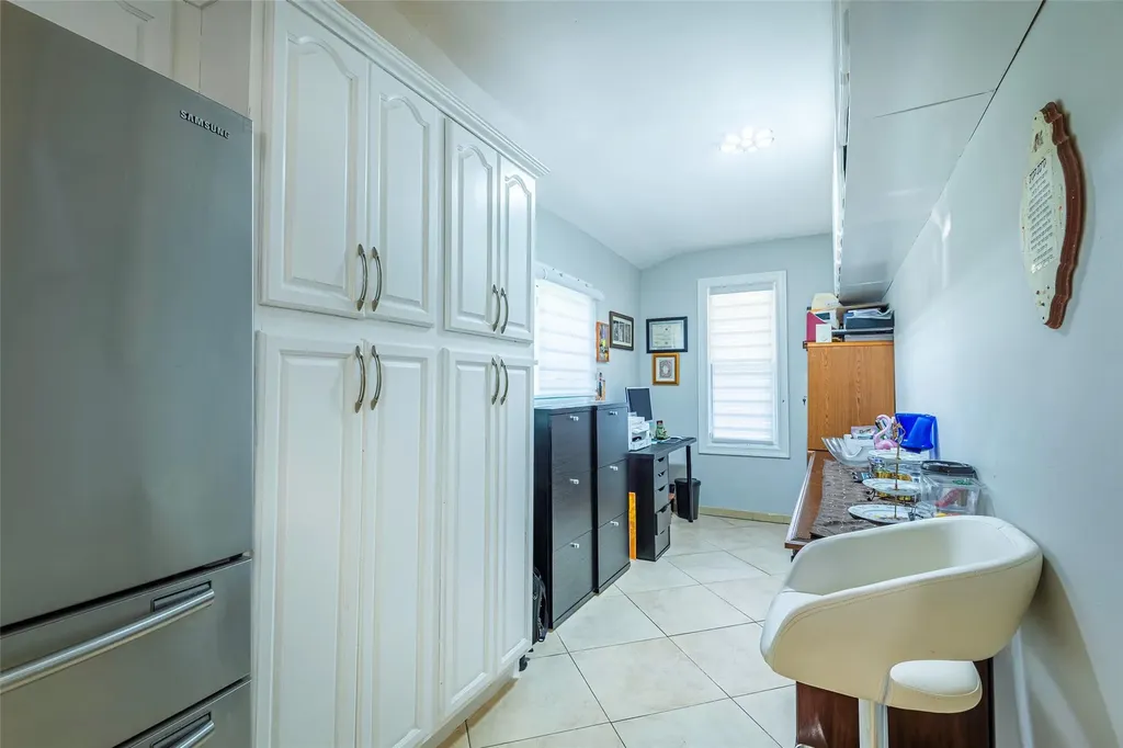 17 Hicks Lane Great Neck NY 11024
