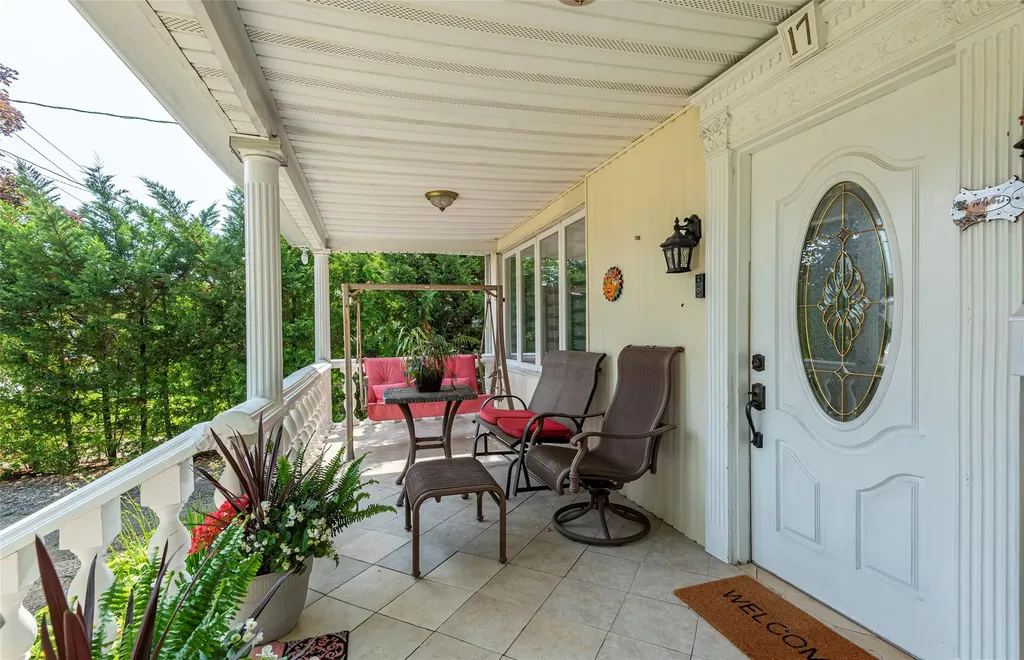 17 Hicks Lane Great Neck NY 11024