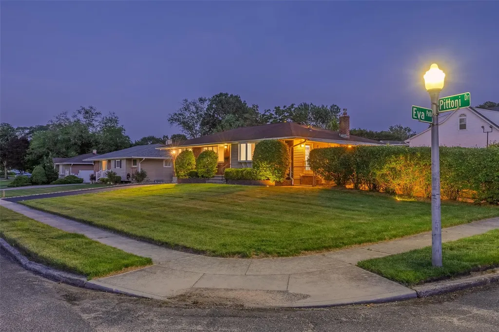 20 Pittoni Drive Commack NY 11725