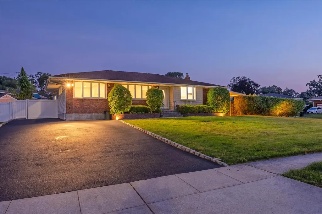 20 Pittoni Drive Commack NY 11725