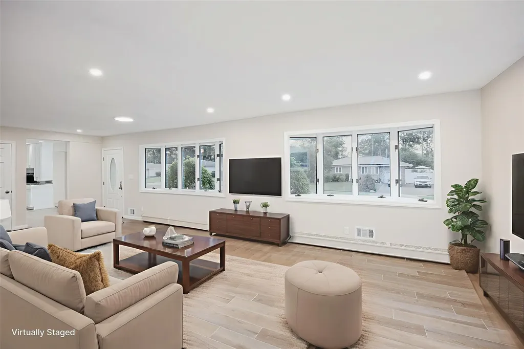20 Pittoni Drive Commack NY 11725