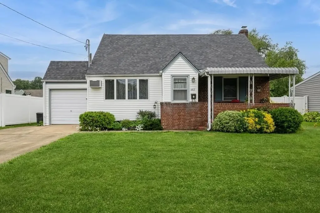 487 17th Street West Babylon NY 11704