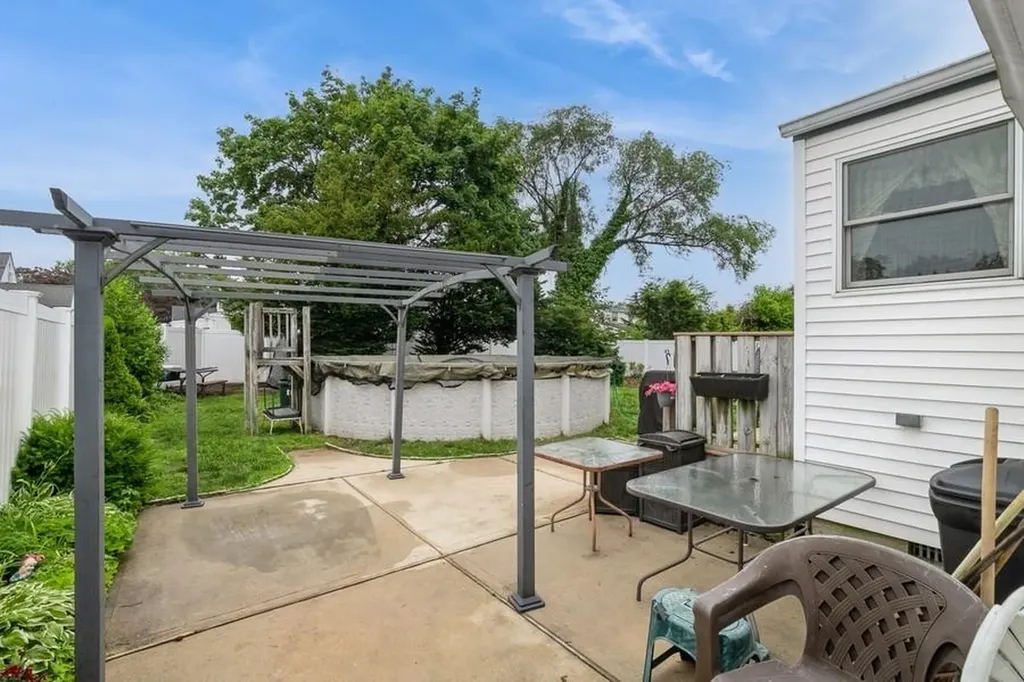 487 17th Street West Babylon NY 11704