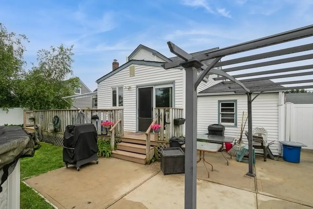 487 17th Street West Babylon NY 11704