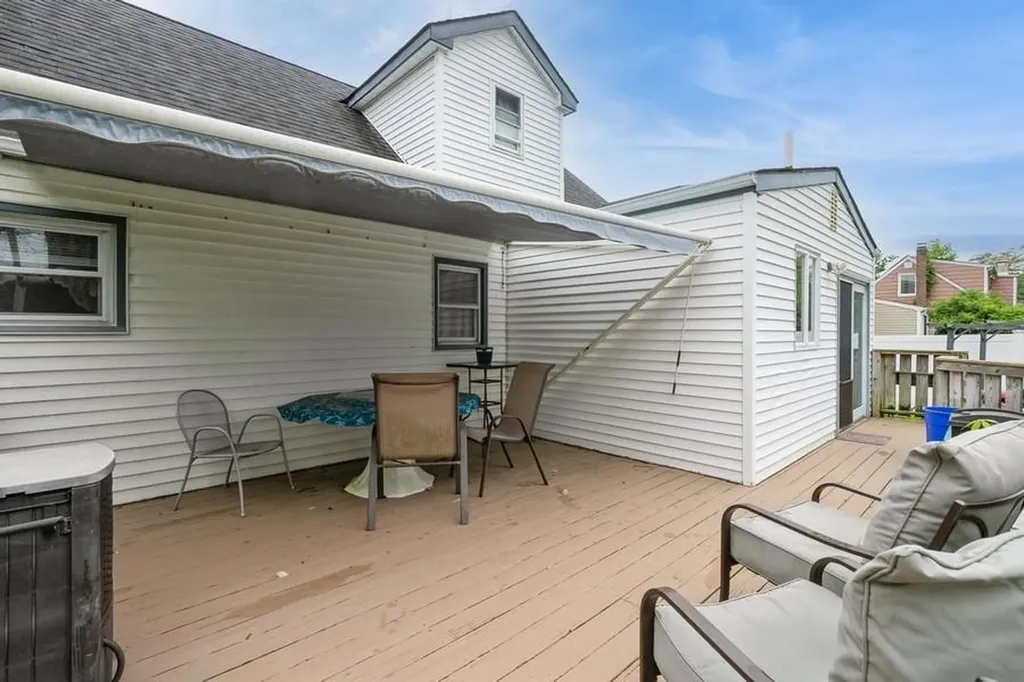 487 17th Street West Babylon NY 11704