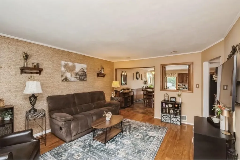 487 17th Street West Babylon NY 11704