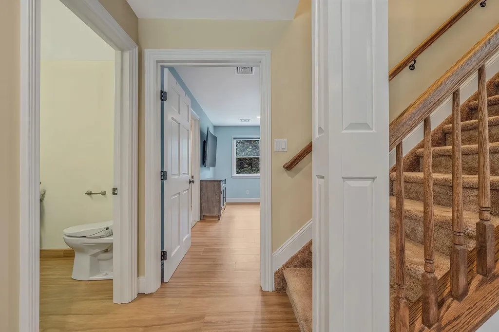 246 Cadman Avenue Babylon NY 11702