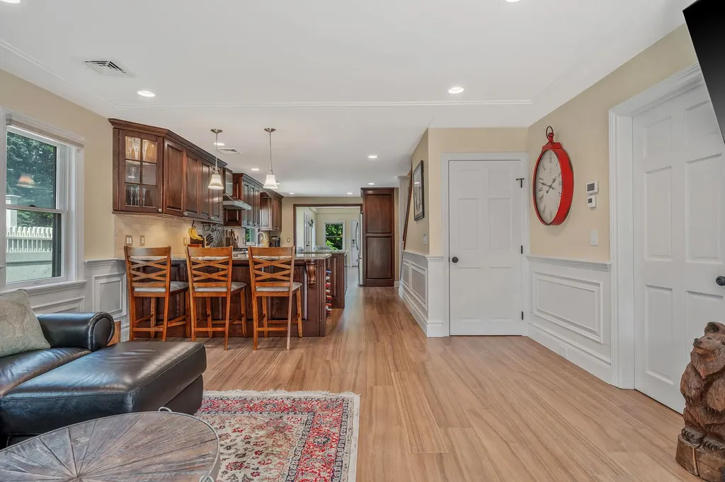 246 Cadman Avenue Babylon NY 11702