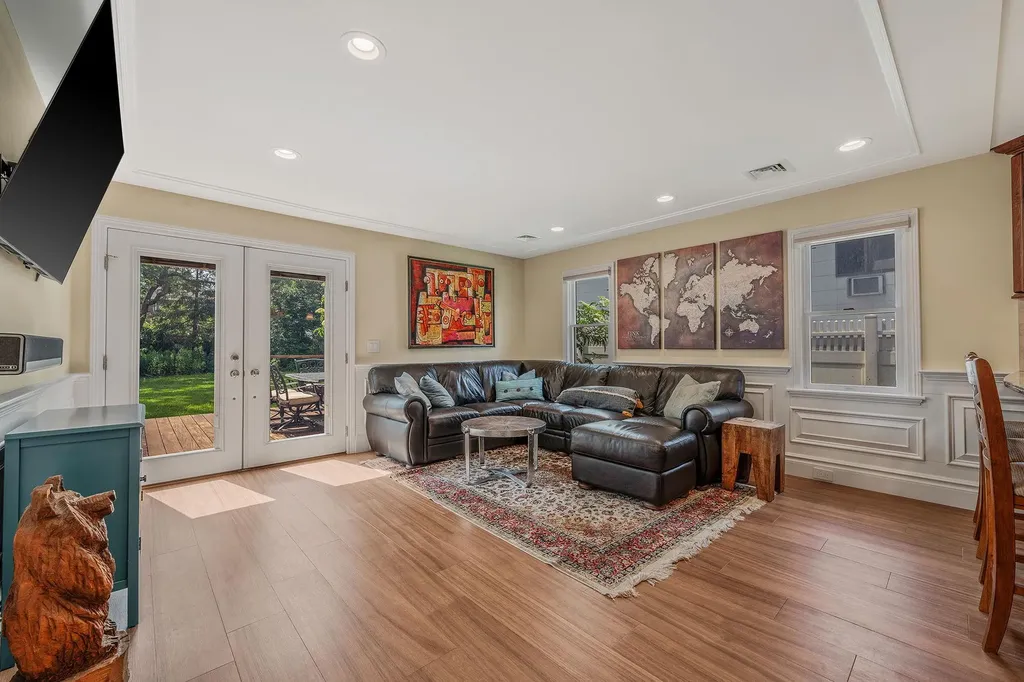 246 Cadman Avenue Babylon NY 11702