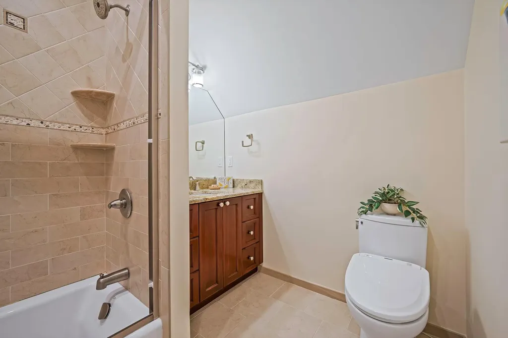 246 Cadman Avenue Babylon NY 11702