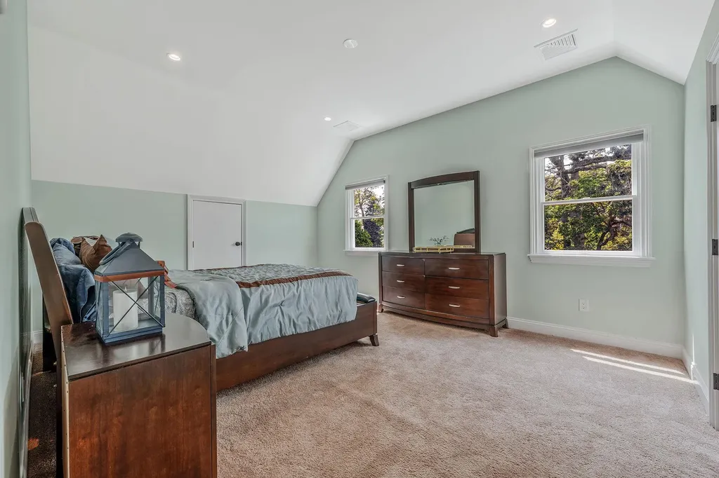 246 Cadman Avenue Babylon NY 11702