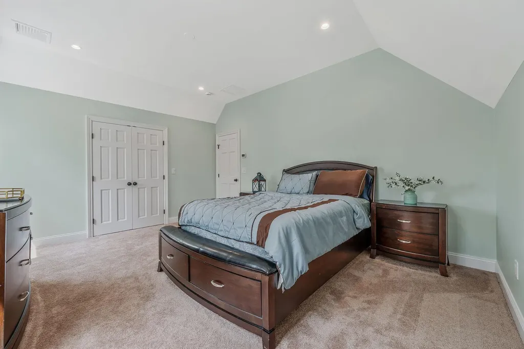246 Cadman Avenue Babylon NY 11702